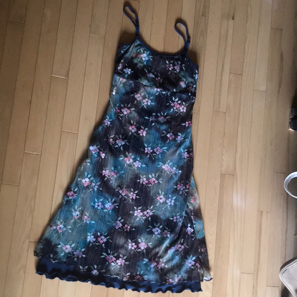 Beautiful midi dress in a size small.